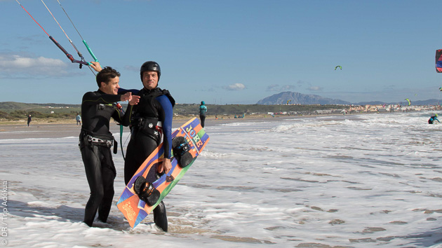 Coaching privé en toute sécurité pour perfectionner votre technique kitesurf à Tarifa