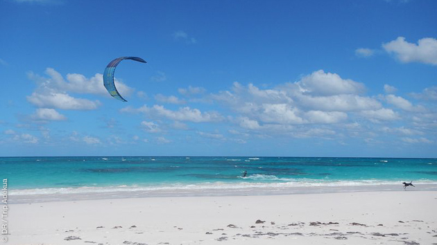 Des cours de kite avec moniteur diplômé et francophone sur les eaux cristallines des Bahamas