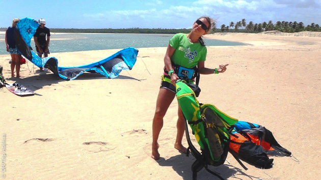 Viriginie vous attend sur la lagune de Lagoinha pour vous faire progresser en kite surf