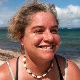 Votre stage surf débutant / débrouillé - voyages adékua Votre stage de kitesurf à Tarifa avec Aurélia, notre expert kite à Tarifa (Espagne)