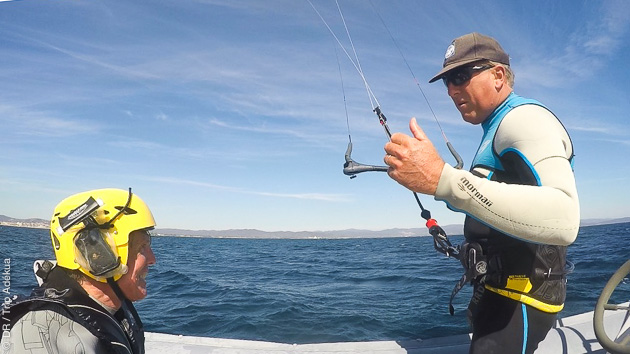 Semaine kite sur un catamaran, avec cours, au départ de Hyères !