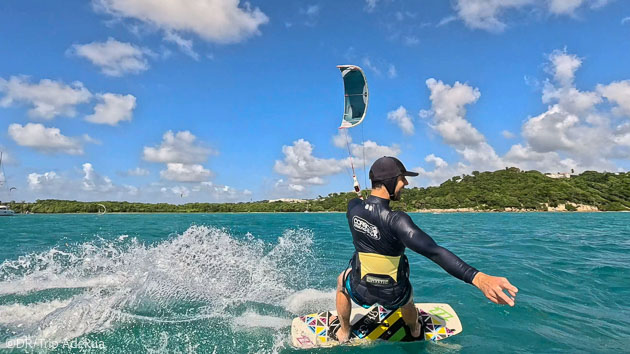 Croisière kitesurf en Corse à bord d'un catamaran tout confort