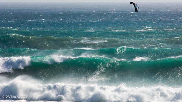 Progressez en kitesurf dans les vagues de Cape Town en Afrique du Sud