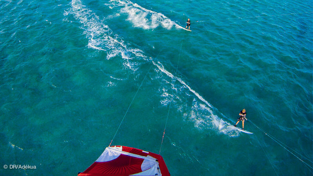 Tirer des bords de kitesurf sans fin sur un lagon de l'ile Maurice