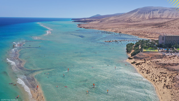 Progressez en kite sur la lagune de Sotavento à Fuerteventura aux Canaries