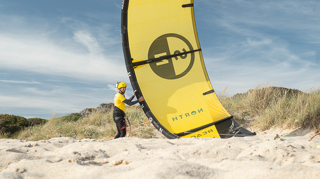 Progressez en kite sur le spot de Tarifa avec hébergement en van