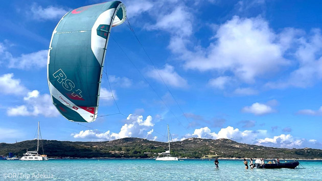 Débutez le kitesurf sur les plus beaux spots de Corse