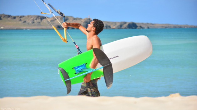 Cours de kitefoil, hébergement et matériel pour des vacances de rêve à Boa Vista