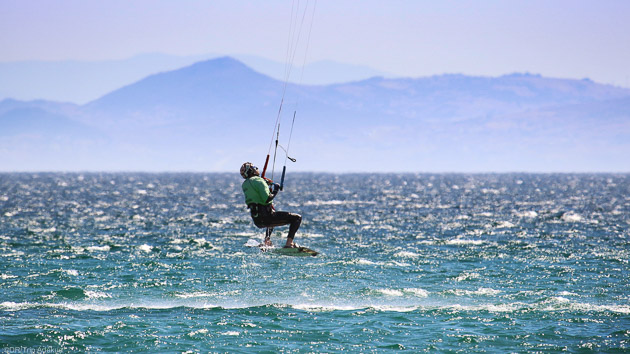 Des cours de kitesurf sur les meilleurs spots de Tarifa en Espagne