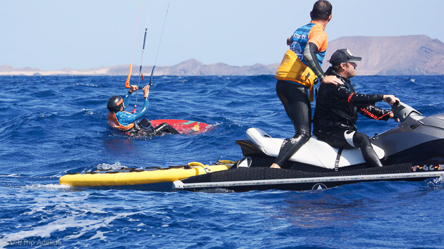 Des cours de kitesurf pour progresser aux Canaries