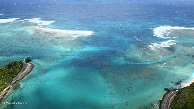 Faites vos premières glisses en kite sur le lagon de l'île Maurice, au Morne