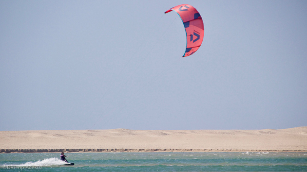 Progressez en kitesurf sur la lagune d'Obidos au Portugal