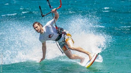 Naviguez en kitesurf sur les plus beaux spots de Cyclades