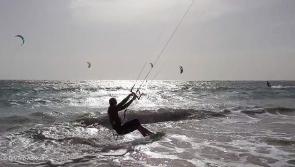 à fond en kite au Cap Vert sur l'ile de sal