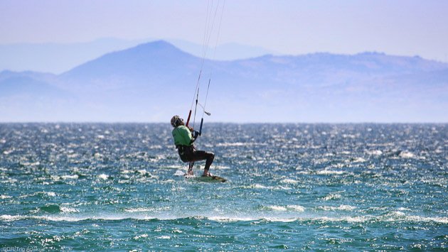 Des cours de kitesurf pour progresser sur les meilleurs spots de Tarifa